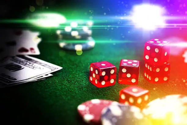 Meja Sic Bo NetEnt dengan tiga dadu dan tabel pembayaran di rajasimo89
